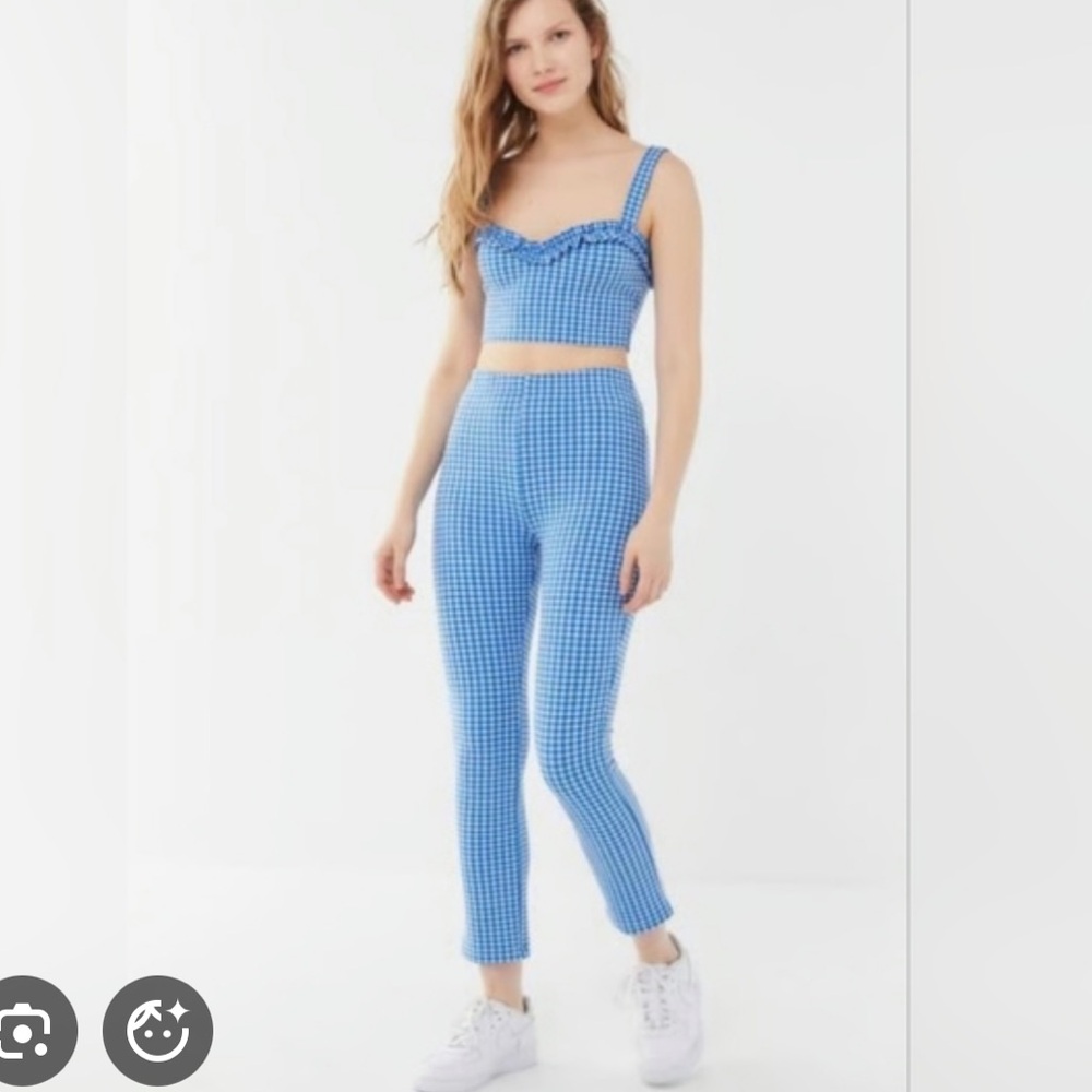 Urban Outfitters blue and white gingham capri/tank set
Size small